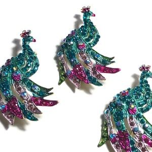 * Item# B20 NWT Colorful Peacock Brooch *
